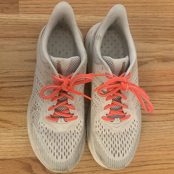Tan/beige Women’s Clifton 7 Hoka Running Shoes - Picture 3 of 7